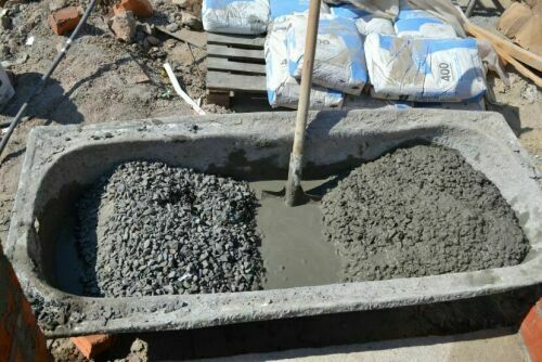 Фото смешивания бетона в корыте