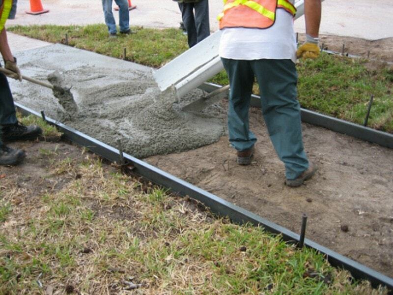Фото процесса бетонирования дорожки